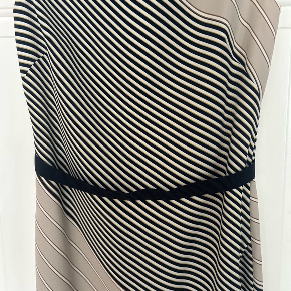 Ann Taylor Black and Tan Asymmetrical Dress. Size 2. EUC. - Picture 4 of 6